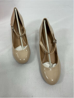 Womans New In Box City Classified Kaylee Mary Jane Pumps Size 10 Beige